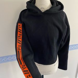 LF mid lengthened sweatshirt with orange detailing on sleeve